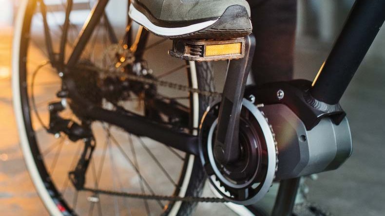 Hoe milieuvriendelijk je elektrische fiets is, hangt af van accu en merk
