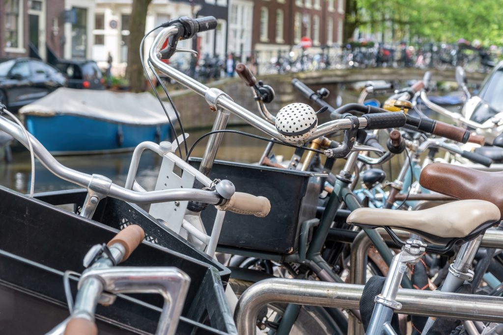 Meer dan de helft van de Nederlanders fietst elektrisch 